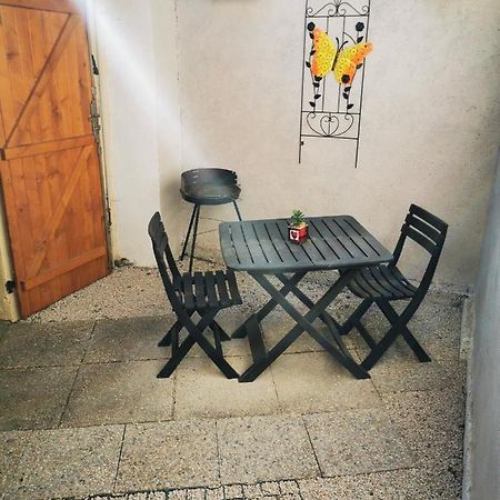 Studio Tres Agreable Totalement Independant Dans Maison Avec Cour Sans Vis A Vis Villa Vittel Exteriör bild