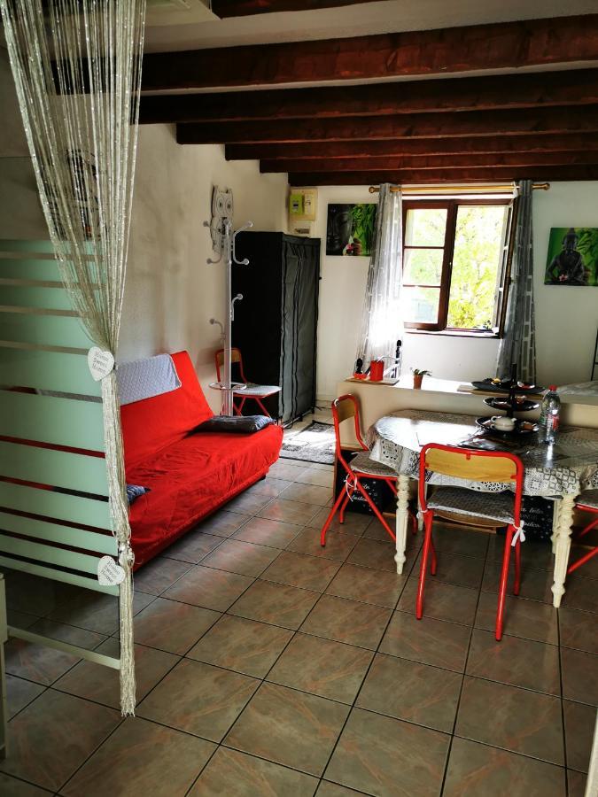 Studio Tres Agreable Totalement Independant Dans Maison Avec Cour Sans Vis A Vis Villa Vittel Exteriör bild